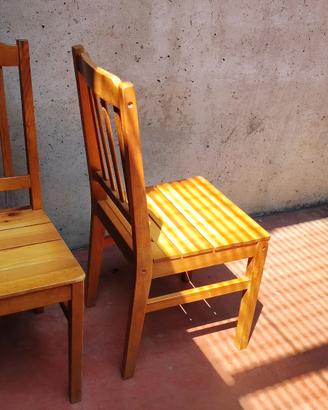 n. 4 sedie in legno massello 80 euro