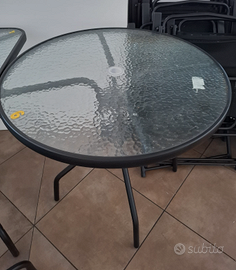 Tavolo da esterno tondo e quadrato