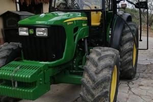 John deere 5085M