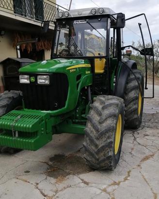 John deere 5085M