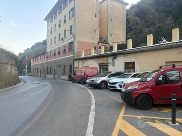 CAPANNONE A GENOVA