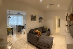 Ampio e luminoso appartamento centralissimo