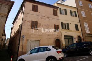 CIELO-TERRA IN CENTRO STORICO