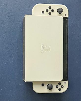 Nintendo Switch OLED + 6 giochi + Joy-Con extra |