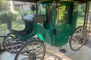 Carrozza Coupé (o Brougham) a vetri curvi