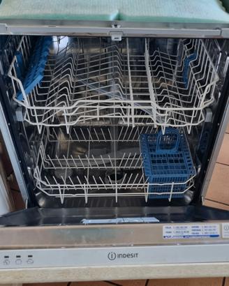 lavastoviglie indesit