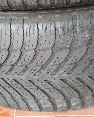 225/55 R17 10 euro ciascuna Gomme NOKIAN allseason