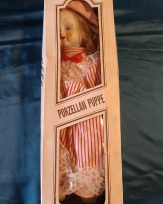 Bambola in porcellana vintage con scatola