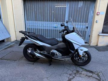 Honda integra 750s