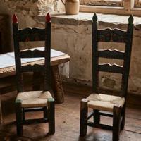 Antiche sedie sarde di piccole dimensioni, scanno