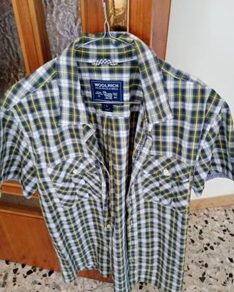 Camicia maniche corte della marca Woolrich.