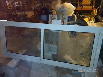 Finestrone a due ante scorrevoli 