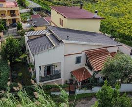 Porzione di bifamiliare con ampio giardino vicino