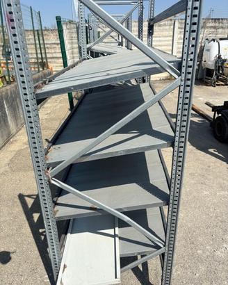 Scaffalatura zincata