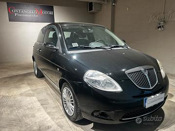Lancia Ypsilon 1.4 16V Sport MomoDesign