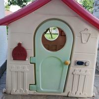 Casetta giocattolo di plastica da esterno