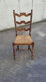 Sedia rustica “a scaletta” in legno