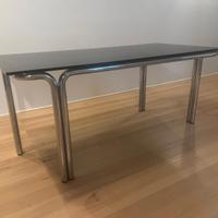 Tavolo in vetro fumé e acciaio cromato – stile 70