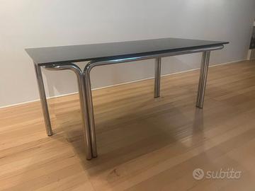 Tavolo in vetro fumé e acciaio cromato – stile 70
