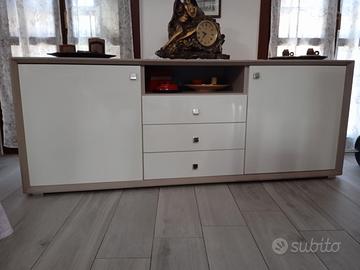 Mobile moderno nuovo ,materiale di alta qualità.