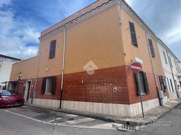 5 LOCALI A NETTUNO
