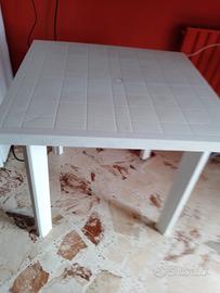 Tavolo quadrato 