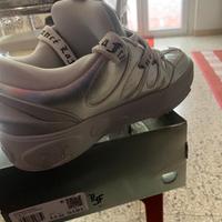 2 paia di scarpe puma e nike