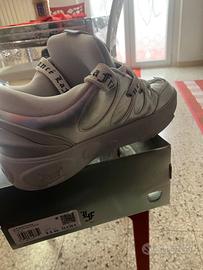 2 paia di scarpe puma e nike