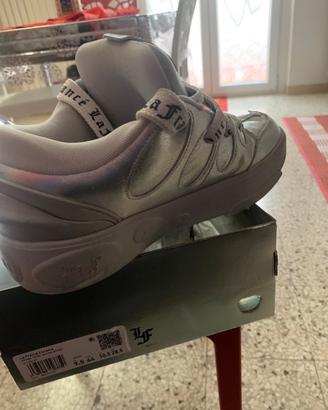 2 paia di scarpe puma e nike