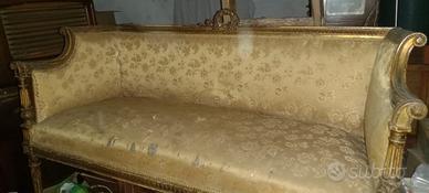 divanetto stile veneziano con 3 sedie