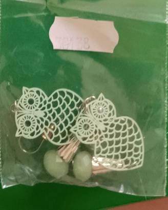 Bigiotteria : orecchini girocollo braccialetti 