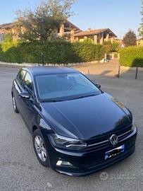 Polo Wolkswagen nera