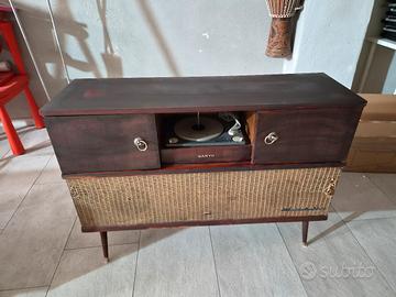 vintage mobile radio e giradischi 