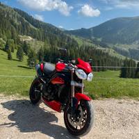 Triumph Speed Triple 1050 da vetrina
