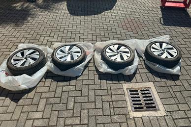 Cerchi + gomme Pirelli