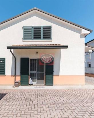 Casa indipendente di 189 m² con 2 locali e box aut
