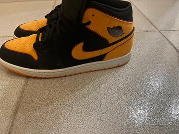 Air Jordan 1 Mid - University Gold / Black