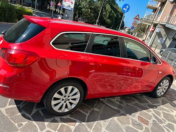 Opel  astra tourer 1.4 GPL/ benzina