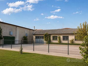 Immobile di 270 m² con 1 locale a Calcinato