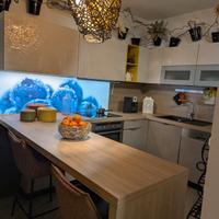 Cucina angolare con penisola laccata lucido