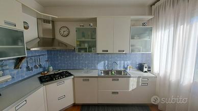 Cucina completa in buone condizioni