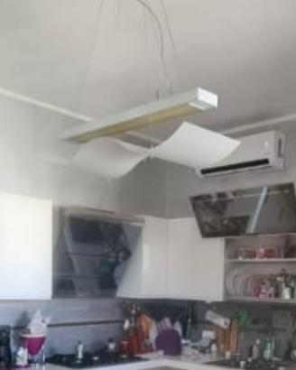 Lampadario design orizzontale in vetro per cucina