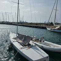 Barca a vela modello Etchells