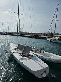 Barca a vela modello Etchells