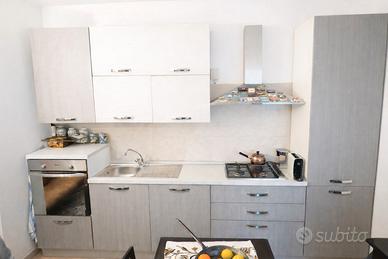 Cucina componibile moderna completa di forno 