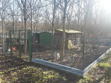 Terreno con capannoni recintato voliera