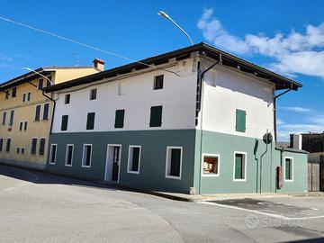 Ampio fabbricato intero da ristrutturare