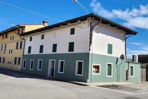 Ampio fabbricato intero da ristrutturare