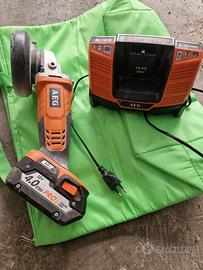 smerigliatrice a batteria AEG