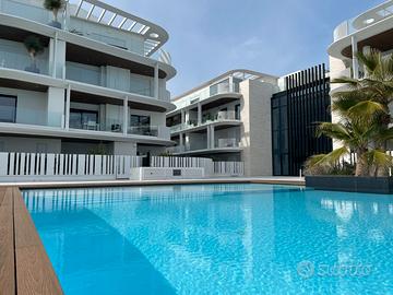 Agosto in trilocale fronte mare con piscina